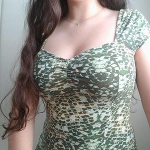 Guess green mosaic/alligator ruched top
